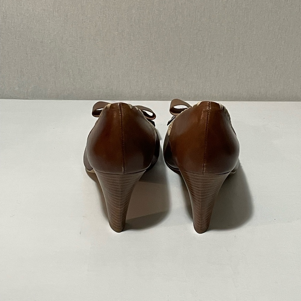 Franco Sarto,size 11MBrown Peep-Toe Bow Pumps - Picture 5 of 10